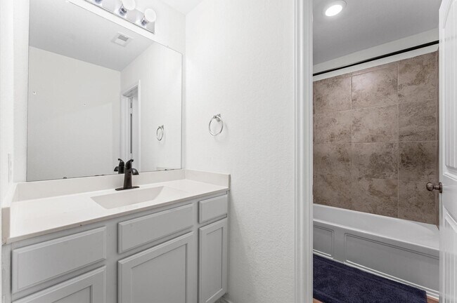 Building Photo - 26003 Amber Pearl Dr