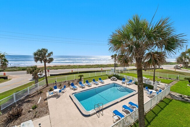 Building Photo - Oceanfront 2 Bedroom Condo with Stunning Views