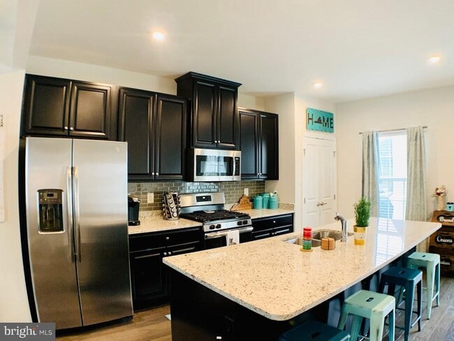 Building Photo - 408 Streamview Dr