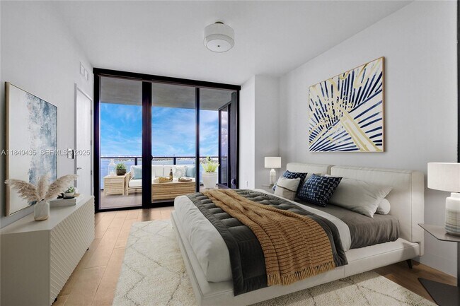 Building Photo - 700 NE 24th St