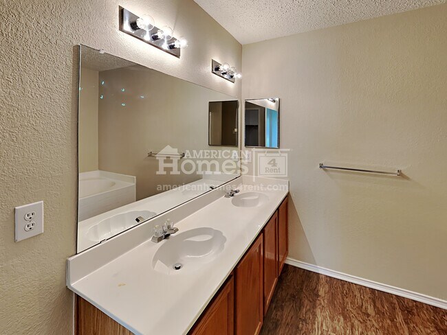 Building Photo - 3875 Steeplechase Drive