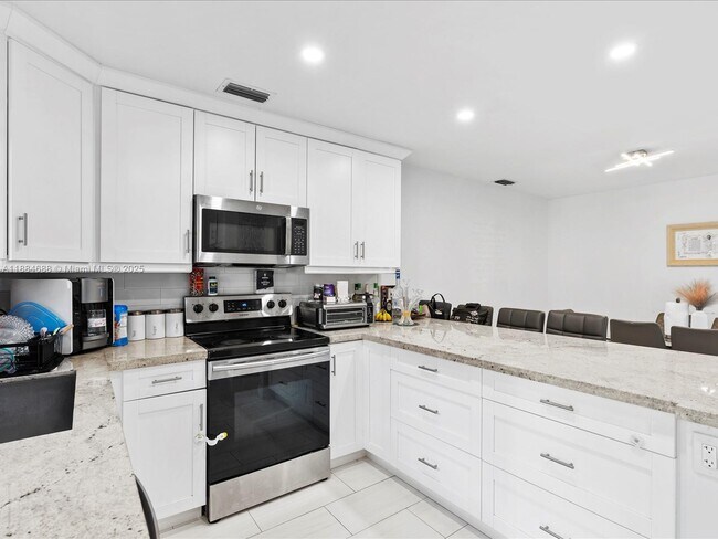 Building Photo - 3400 Emerald Oaks Dr