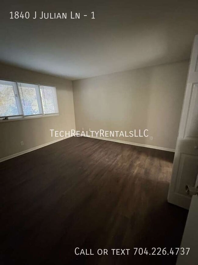 Building Photo - 1840 J Julian Ln