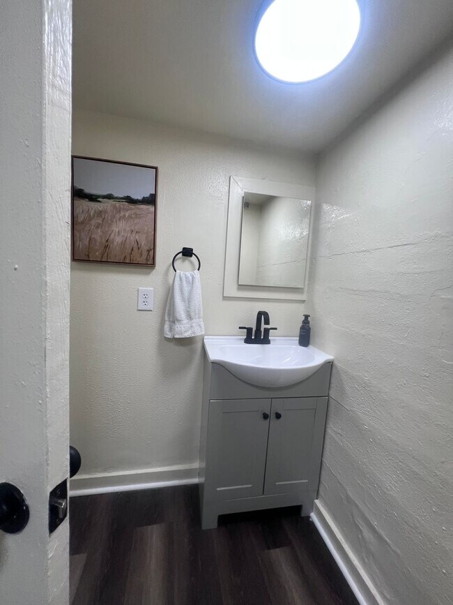 Building Photo - 1206 Gregory Way