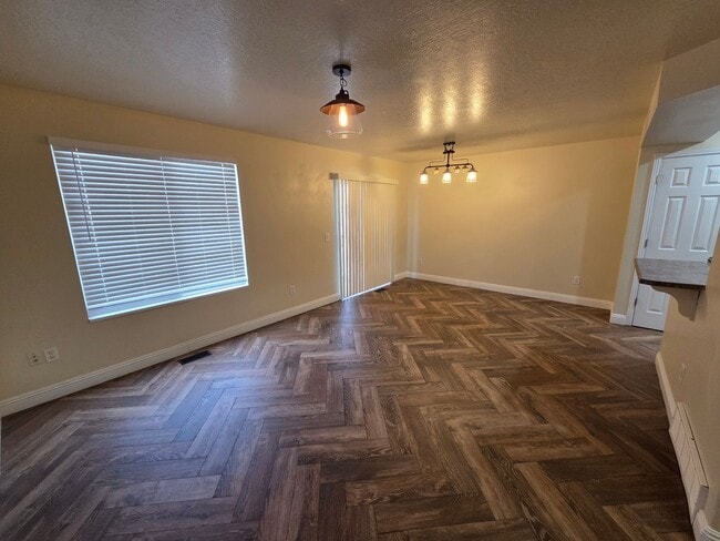 Building Photo - All new paint - super clean and move in ready.