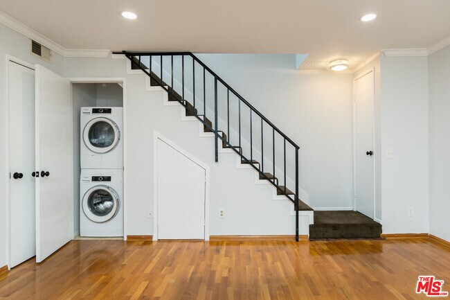 Building Photo - 4744 Ben Ave
