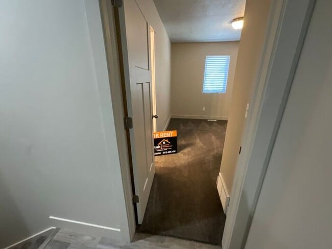 Building Photo - 2 bedroom 2 1/2 bath 2 car garage small dog friendly