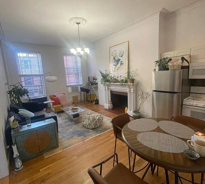 Primary Photo - 293 Beacon St