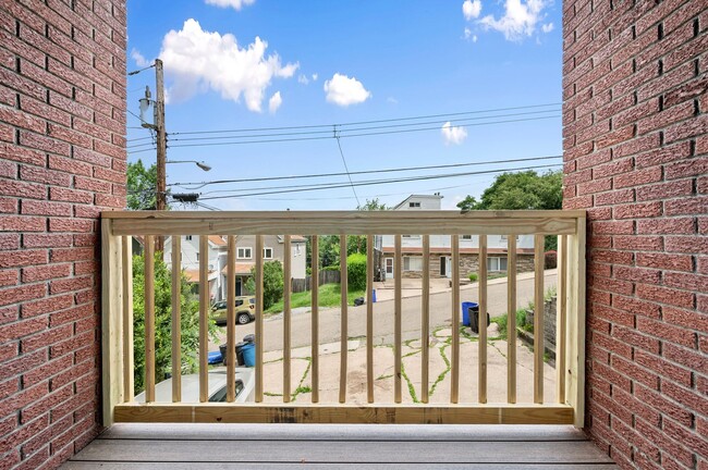 Building Photo - 4608 Coleridge St