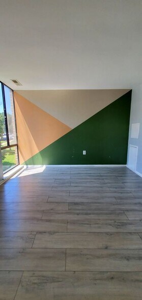 Building Photo - 8645 Greenbelt Rd