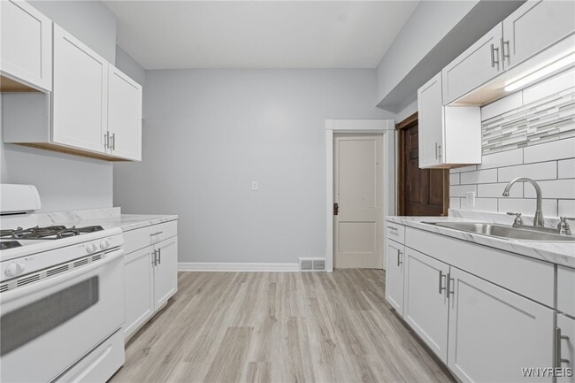 Building Photo - 76 Anderson Pl