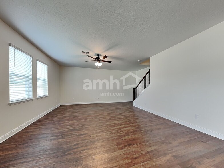 Building Photo - 874 Heavenly Dr