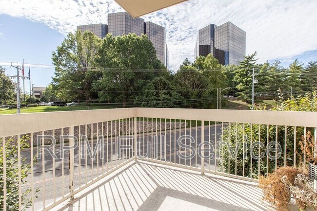 Building Photo - 110 31st Ave N