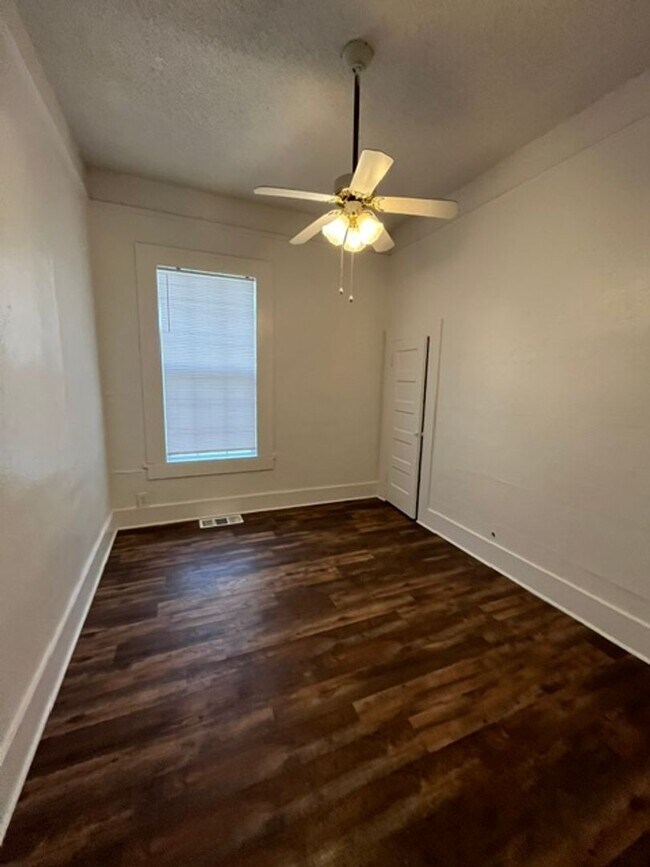 Building Photo - ZPINE1066