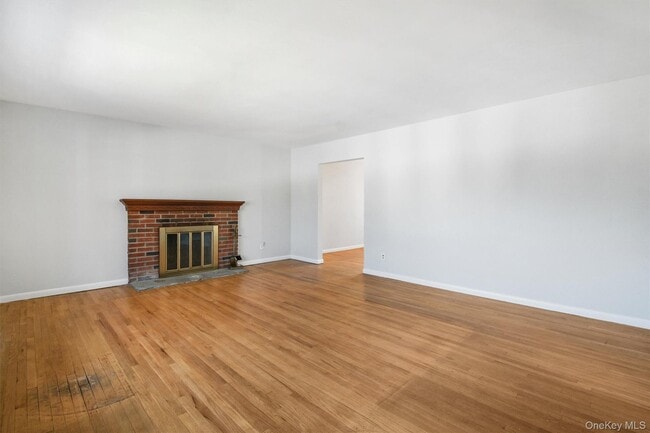 Building Photo - 846 Hartsdale Rd