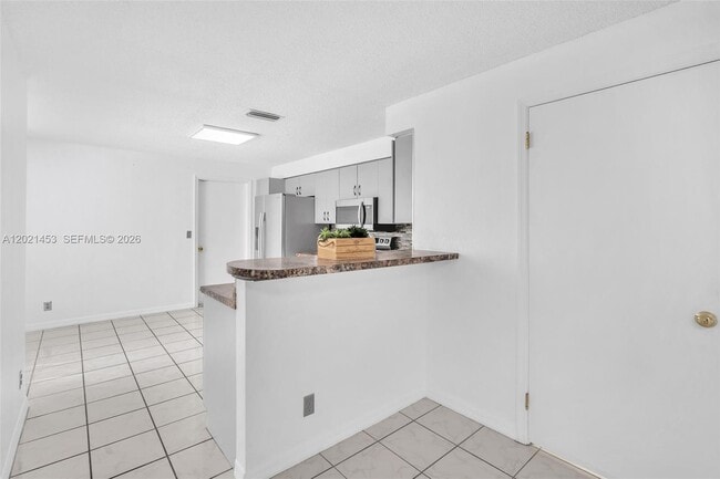 Building Photo - 800 Sorrento Dr