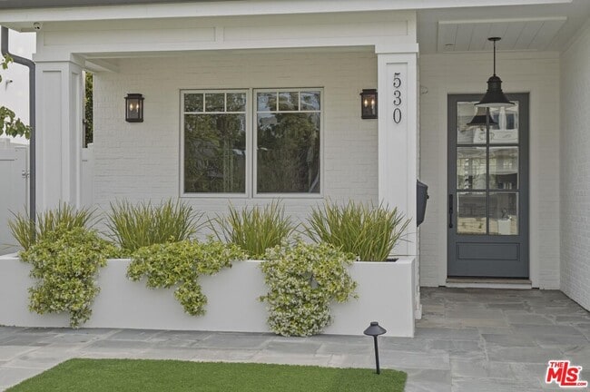 Building Photo - 530 Arbramar Ave