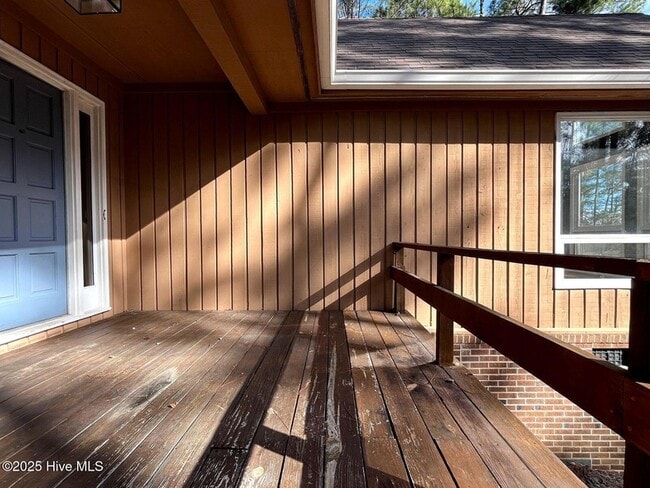 Building Photo - 7 Ash Ct