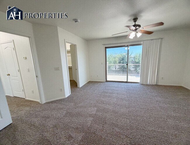 Building Photo - Large backyard Home in Surprise