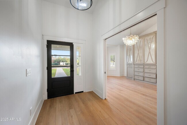 Building Photo - 4352 E Santa Rosa Pl