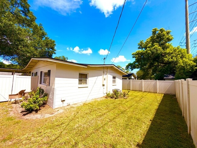 Building Photo - Modern Updated 3/2 in Winter Park Estates