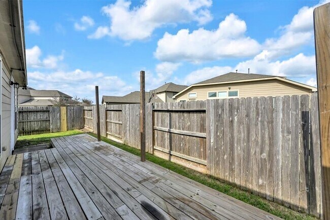 Building Photo - 16014 Peach Bluff Ln