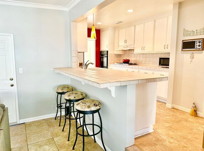 Building Photo - 3 Bedroom 2 Bathroom Lakewood House with Private Backyard down the street from Lakewood High School