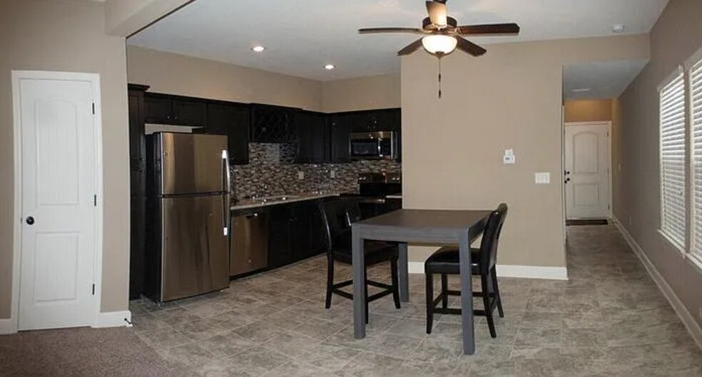 Building Photo - 2176 SW Timbertrace Ln