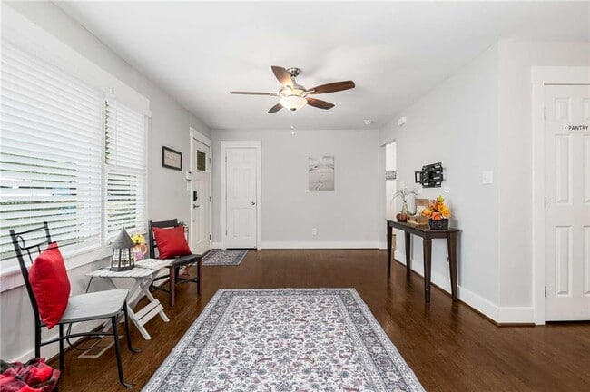 Building Photo - 2046 Settle Cir SE