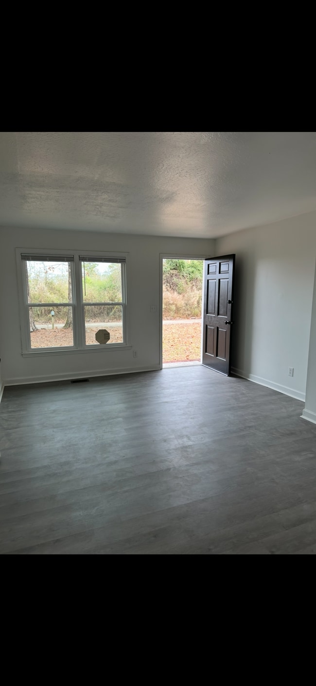 Building Photo - 1723 Bloomfield Rd