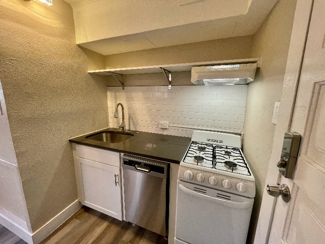 Building Photo - 1575 N Gaylord St