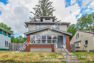 Building Photo - Available Now | 3 Bedroom, 1.5 Bath Single...