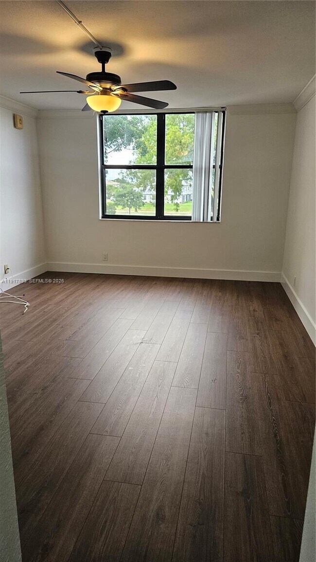 Building Photo - 105 Lake Emerald Dr