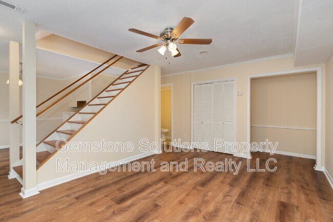 Building Photo - 404 Granville Rd