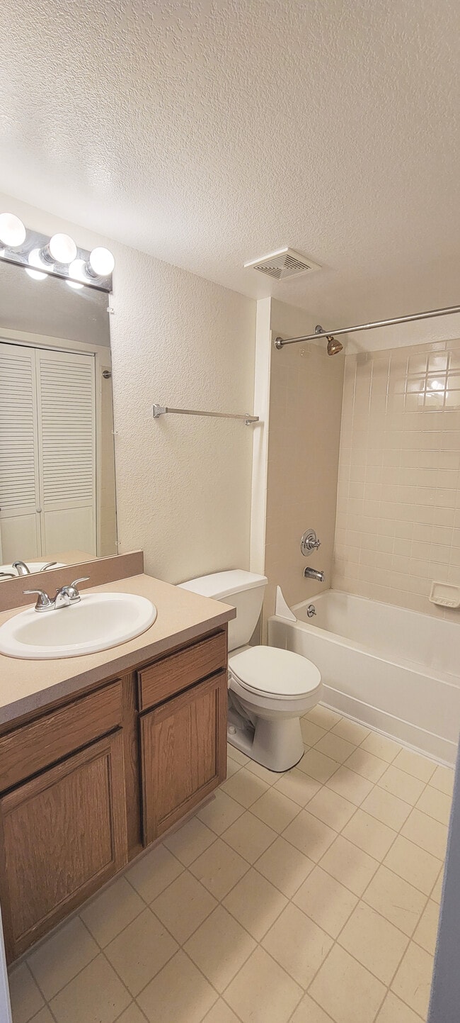 Building Photo - 127 Jules Dr