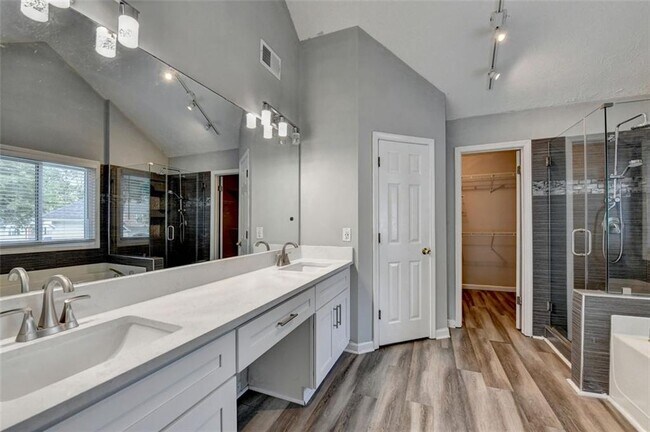 Building Photo - 702 Ashley Glen Ln