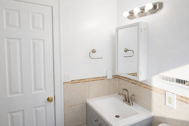 Building Photo - 4441 E 131st St