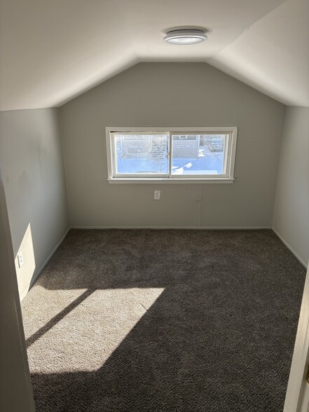 Building Photo - 403 E Saratoga St