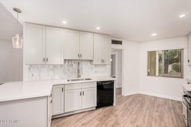 Building Photo - 16635 N 103rd Ave