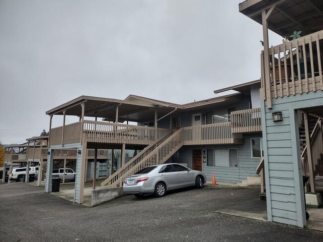 Building Photo - 2963 W Lorraine Ave