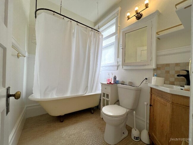 Building Photo - 250-254-254 Carl St