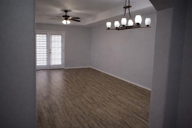 Building Photo - 427 Peyramale Ct