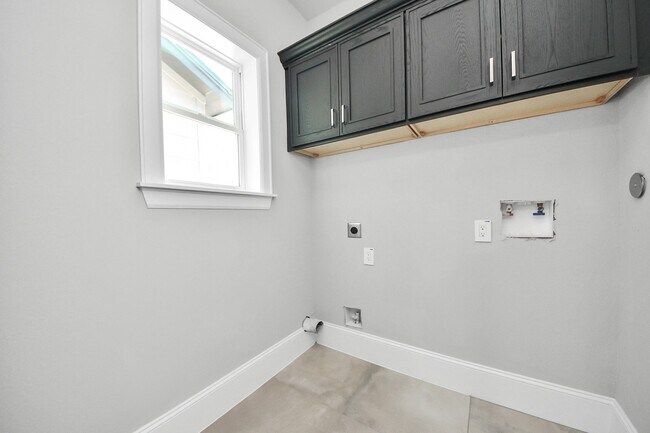 Building Photo - 6322 Milwee St