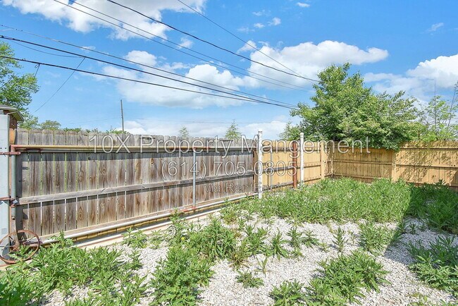 Building Photo - 227 Haldy Ave
