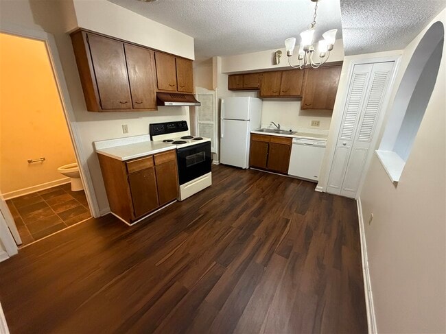 Building Photo - 1036 Ellen Dr