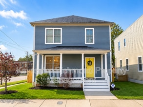Building Photo - 117 E 13th St