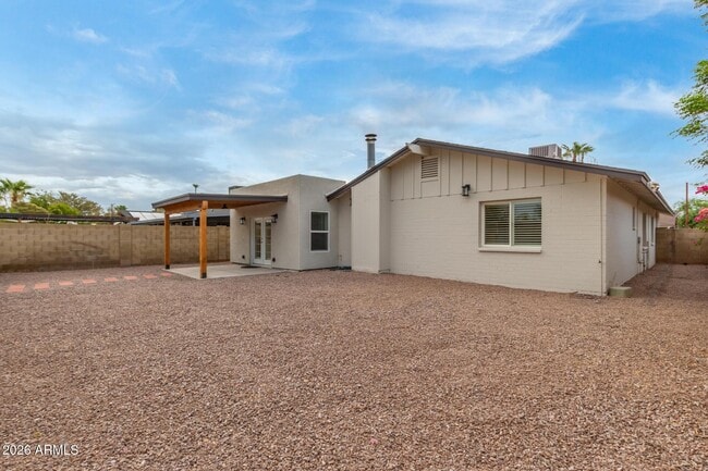 Building Photo - 1628 E Del Rio Dr