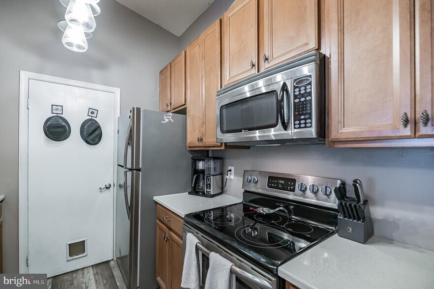 Building Photo - 7705 Lafayette Forest Dr