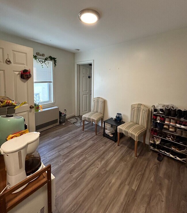 Building Photo - Convenient One Bedroom Apartments Near UNH...