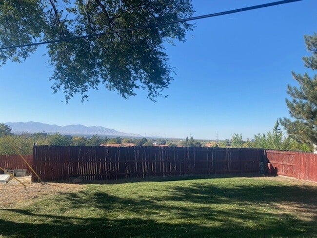 Building Photo - 5 Bd 3 Bath Home Cottonwood Heights